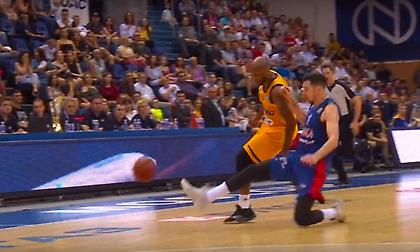 Τα blooper της VTB: Το τάκλιν του Ντε Κολό, το αόρατο high-five και άλλα