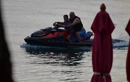 Αχιλλέας Μπέος: Διακοπές στη Σκιάθο (pics)