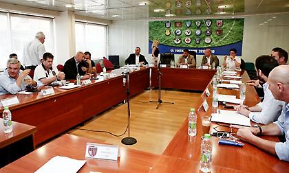 Με play off και play out η Super League 2, δέσμευση του Φούσεκ για τα τηλεοπτικά