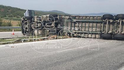 Κλειστή η Εγνατία Οδός από ανατροπή νταλίκας