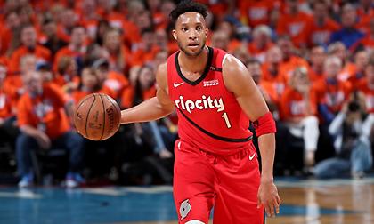 Τέρνερ στους Χοκς και Μπέιζμορ στους Μπλέιζερς