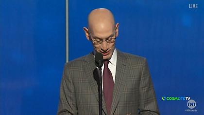 Η στιγμή που παίρνει το βραβείο του MVP ο Αντετοκούνμπο και η συγκινητική ομιλία του (video)