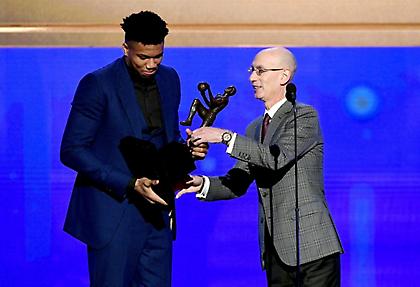 Παράνοια στους Μπακς για το βραβείο του MVP στον Γιάννη (vids/pics)