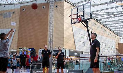 Παπαλουκάς + Διαμαντίδης + The Mall Athens = BasketMall (video)