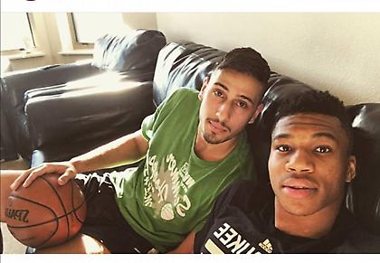 Καμπερίδης σε Γιάννη: «Κανείς δεν το αξίζει περισσότερο από σένα, αδερφέ μου»