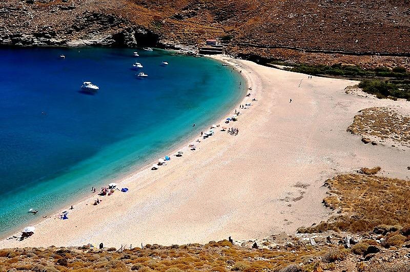 Δύο ώρες από Ραφήνα: Το νησί με τα πιο φτηνά εισιτήρια σε καλεί να το ανακαλύψεις