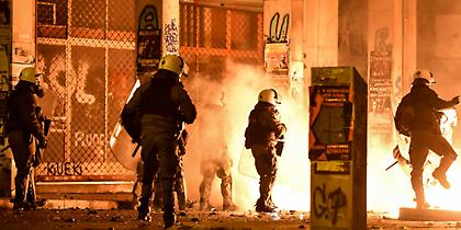 Επίθεση με μολότοφ έξω από τα γραφεία του ΚΙΝΑΛ - Δύο επιθέσεις σε 20 λεπτά