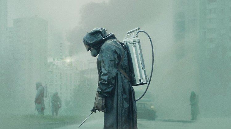 Η τρομακτική πραγματικότητα του Chernobyl δίπλα στις εικόνες της σειράς