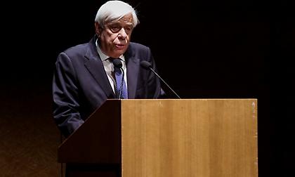 «Επίθεση» Ρουβίκωνα στο σπίτι του Προκόπη Παυλόπουλου