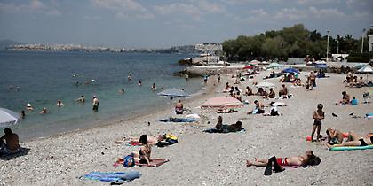 Καιρός: Μικρή άνοδος της θερμοκρασίας - Συνεχίζονται οι ισχυροί άνεμοι