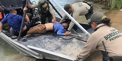 Σύνορα ΗΠΑ-Μεξικού: Εσωσαν 13χρονο μια μέρα μετά τον θάνατο πατέρα και κόρης που συγκλόνισε