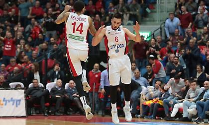 Κρατάει Μπλατ η Χάποελ, προς παραμονή και ο Φελντέιν