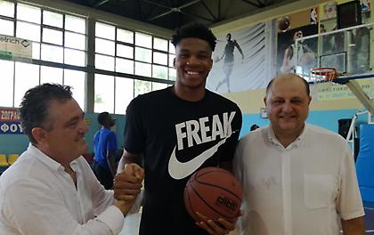 Δημοτικό γυμναστήριο Ζωγράφου Antetokounbros!