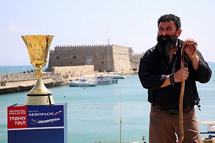 Το τρόπαιο του Παγκοσμίου Κυπέλλου Ανδρών «ξεναγήθηκε» στο Ηράκλειο (pics)