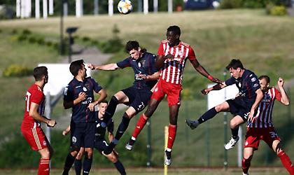 Να κάνουν στον Ολυμπιακό πέντε ευκαιρίες με πέντε κεφαλιές (!) κανονικά δεν «παίζει»...