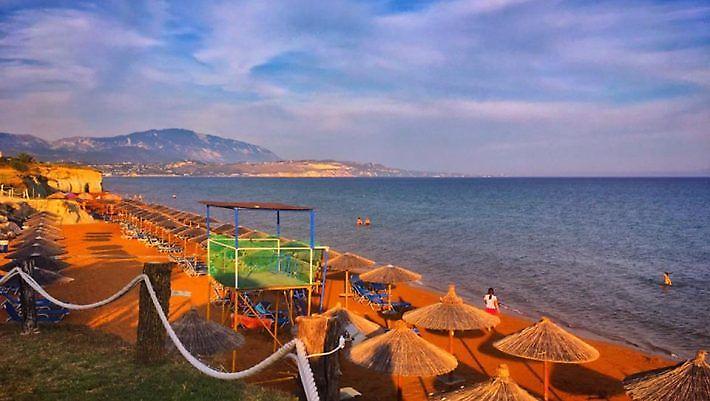 «Ξι»: Ο λόγος που θα βρεις τόσες πολλές γυναίκες στη συγκεκριμένη παραλία