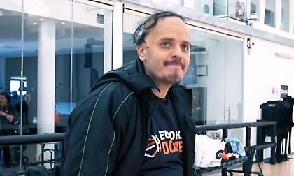 Ο... κυρ Αλέκος συνάντησε τα αδέρφια Αντετοκούνμπο! (video)