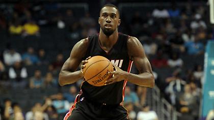 Ζέρβας: «Έχει προταθεί και εξετάζεται ο Οκάρο Γουάιτ από τον Ολυμπιακό»