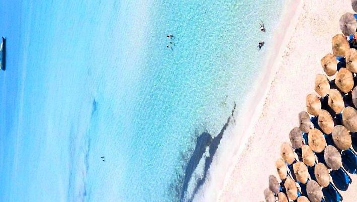 Αξίζει να περιμένεις όλη σου τη ζωή για να κάνεις μπάνιο σε αυτή την παραλία