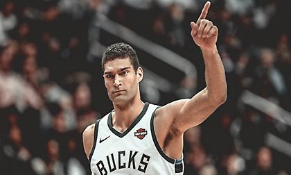 Ανανεώνει με τους Μπακς ο Λόπεζ!