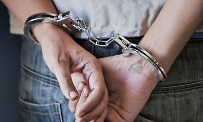 Κρήτη: Ιδιοκτήτης μπαρ πωλούσε αέριο γέλιου σε τουρίστες