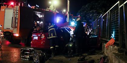 Τροχαίο στη Κηφισίας με τρεις τραυματίες - Έπεσαν πάνω σε φανάρι