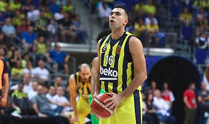 Επίσημο: Ανανέωσε με τη Φενέρ ο Σλούκας!