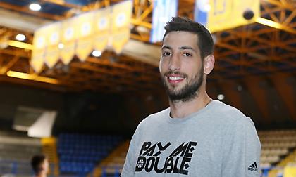 Ανακοίνωσε Σαλούστρο το Περιστέρι!