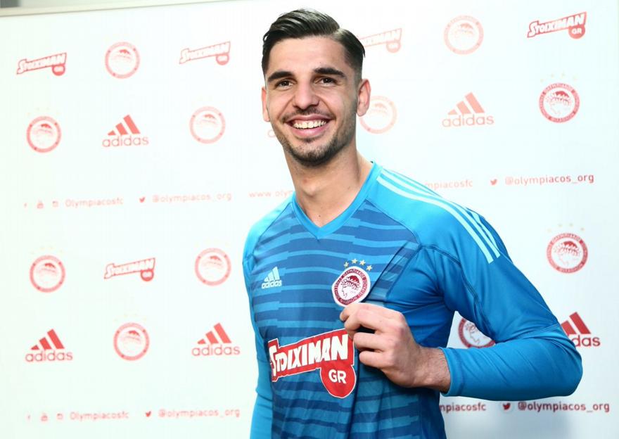 Και επίσημα Σιαμπάνης στον Ολυμπιακό (pics)