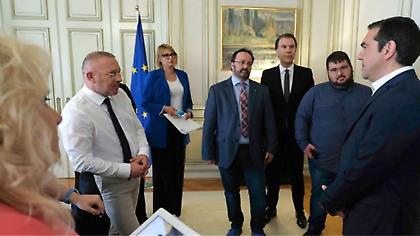 Τσίπρας στα περιφερειακά κανάλια: Δεν ήταν συντριβή το αποτέλεσμα των ευρωεκλογών