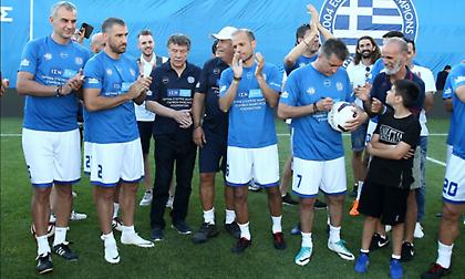 Το sport-fm.gr στην τελευταία προπόνηση των Legends: «Ήρθε ο στρατηγός μας ο Ρεχάγκελ»