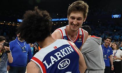 Έμεινε στην Εφές και ο Πλάις!