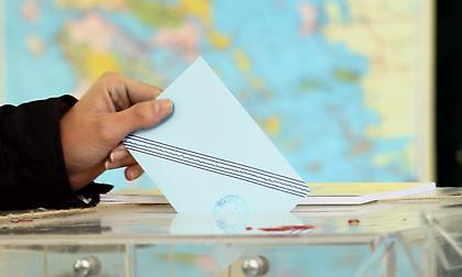 Δημοσκόπηση ΣΚΑΪ: Οκτώ μονάδες μπροστά η ΝΔ, τα σενάρια για τις έδρες