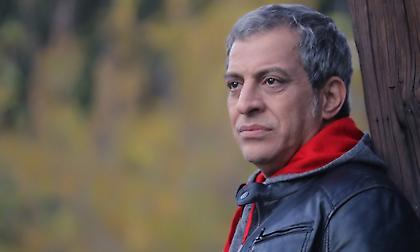Θύμα ξυλοδαρμού ο τραγουδιστής Θέμης Αδαμαντίδης