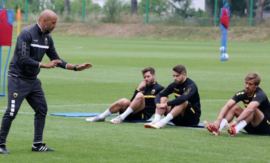 Θεραπεία για Λόπες, Τσιγκρίνσκι στην ΑΕΚ