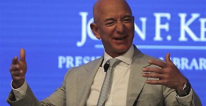 Κι επισήμως «single» ο Τζεφ Μπέζος: Οριστικοποιήθηκε το πολύκροτο διαζύγιο