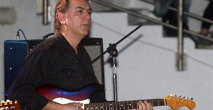 Έφυγε από τη ζωή ο κορυφαίος κιθαρίστας των Socrates, Γιάννης Σπάθας (video)