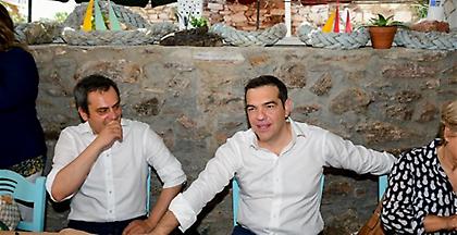 Για ούζα στο Λαύριο πριν τις εκλογές ο Τσίπρας