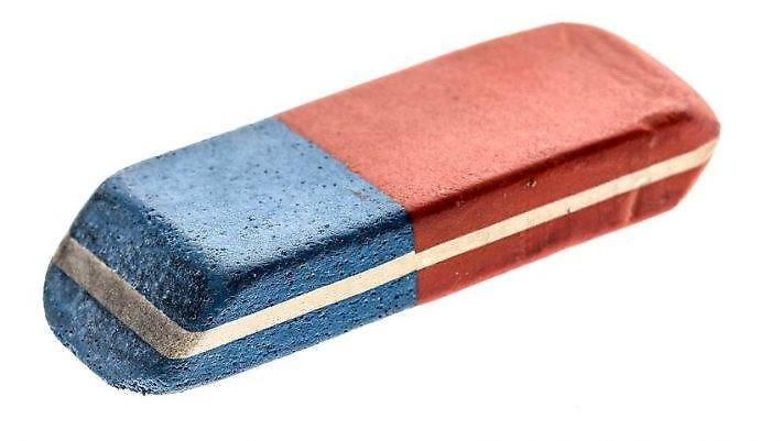 Το πιστεύεις ακόμα: Η πλάνη για το μπλε κομμάτι στη γόμα που νομίζαμε ότι σβήνει στυλό