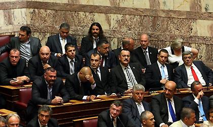 Singular Logic: Σοβαρό ενδεχόμενο να μείνει εκτός Βουλής η Χρυσή Αυγή