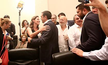 Η τρυφερή αγκαλιά της Μπαζιάνα στον Αλέξη Τσίπρα