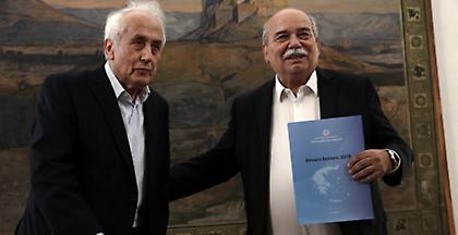 Ο Ρουπακιώτης παρέδωσε στον Βούτση τα επίσημα αποτελέσματα των εκλογών