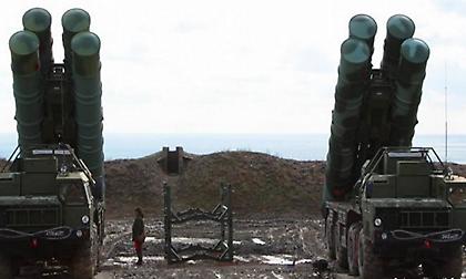 Μόσχα: Σε φάση υλοποίησης η συμφωνία για παράδοση των S-400 στην Τουρκία