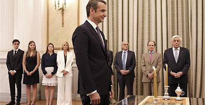 Στις 12 το μεσημέρι ορκίζεται η νέα κυβέρνηση υπό τον Κυριάκο Μητσοτάκη