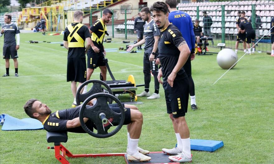 Γυμναστήριο, γκολ και τακτική - Όσα έγιναν στις προπονήσεις της ΑΕΚ την Τρίτη (video)