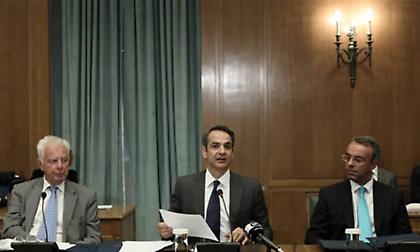 Μητσοτάκης: «Δεν υπάρχει μέρα για χάσιμο» -Έδωσε φακέλους στους υπουργούς