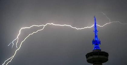 Καταιγίδες, χαλάζι και πλημμύρες σε πολλές περιοχές της Ελλάδας (videos)