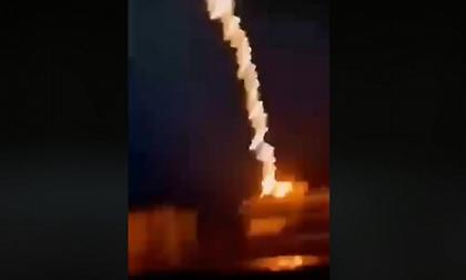 Θεσσαλονίκη: Κεραυνός χτύπησε την ταράτσα πολυκατοικίας (video)