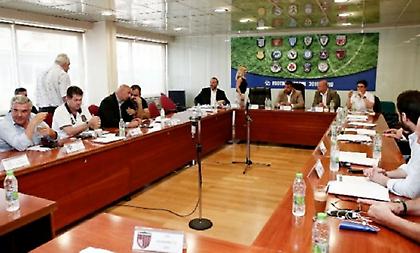 Super League 2: «Ανεβαίνουν δύο, πέφτουν δύο - Σέντρα στις 15 Σεπτεμβρίου»