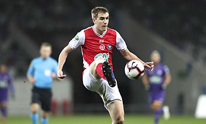 Υπογράφει στην Άστον Βίλα πρώην «ερυθρόλευκος»